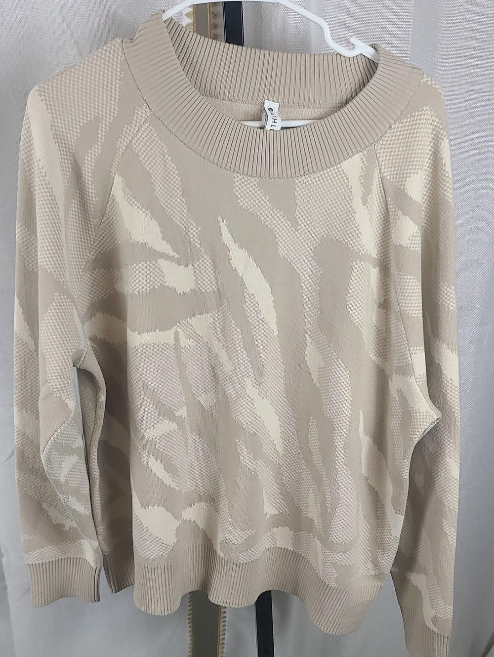 Athleta Jacquard Textured Crew Sweater Abstract Tan- Cream  Size XL.  Like New - Picture 2 of 5